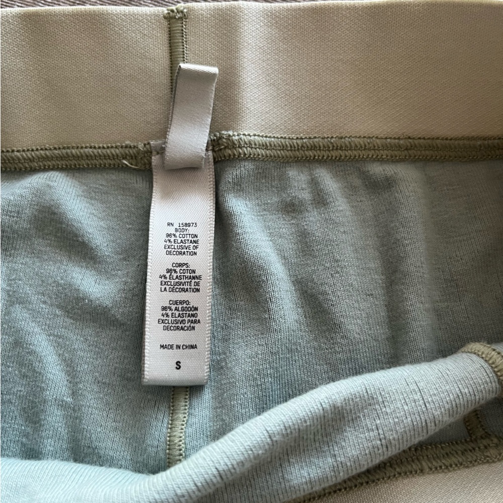 SKIMS Logo Lounge Set (cropped tank + leggings) - Picture 9 of 10